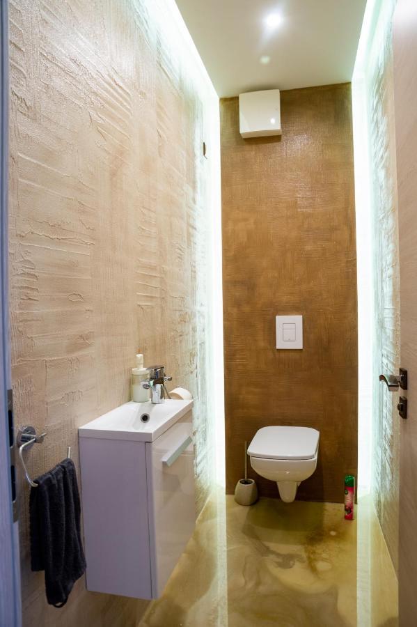 Dream Apartman 2 With Free Parking Gyor Bagian luar foto