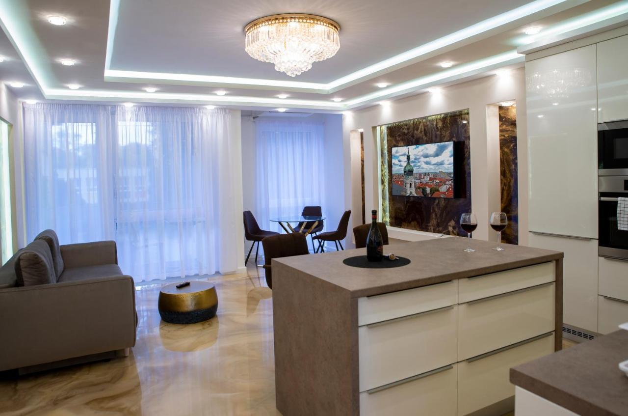 Dream Apartman 2 With Free Parking Gyor Bagian luar foto